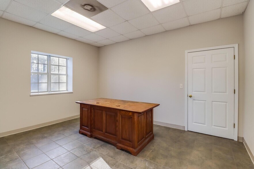 More Photos Of 21051 Coastal Pky, Gulfport Industrial For Sale