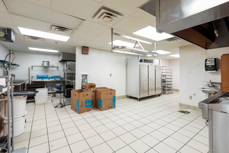 More Photos Of 702 E Grand Ave, Ponca City Office For Sale