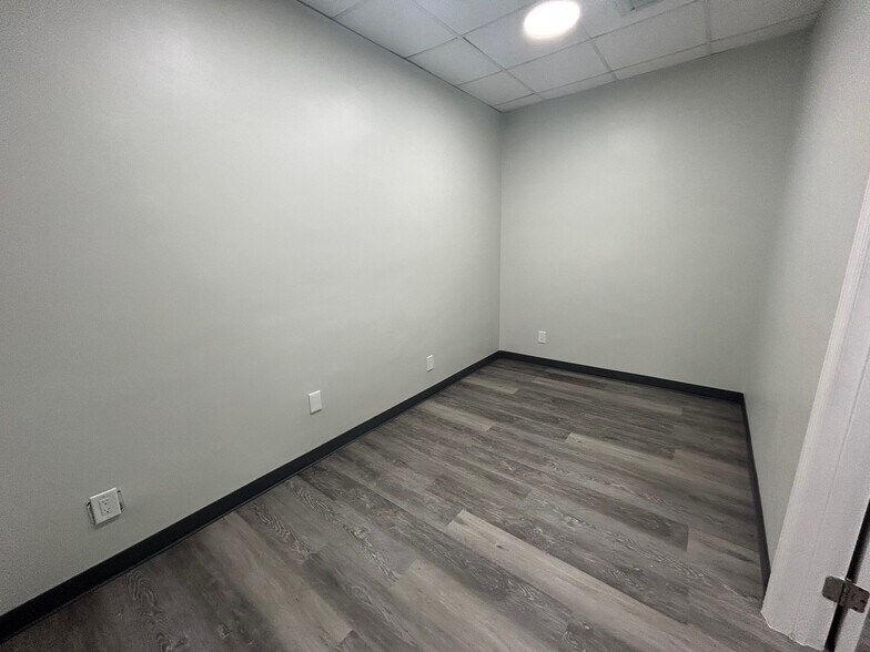 More Photos Of 5100 Hollywood Blvd, Hollywood Medical For Lease