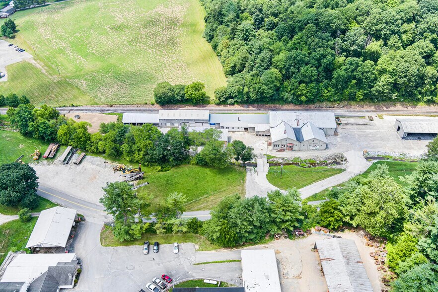 More Photos Of 8106 Intersection Rd, Glen Rock Warehouse For Lease