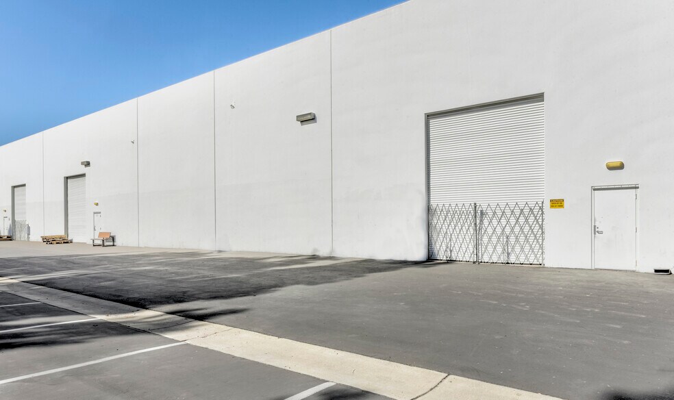 More Photos Of 12375 World Trade Dr, San Diego Warehouse For Lease