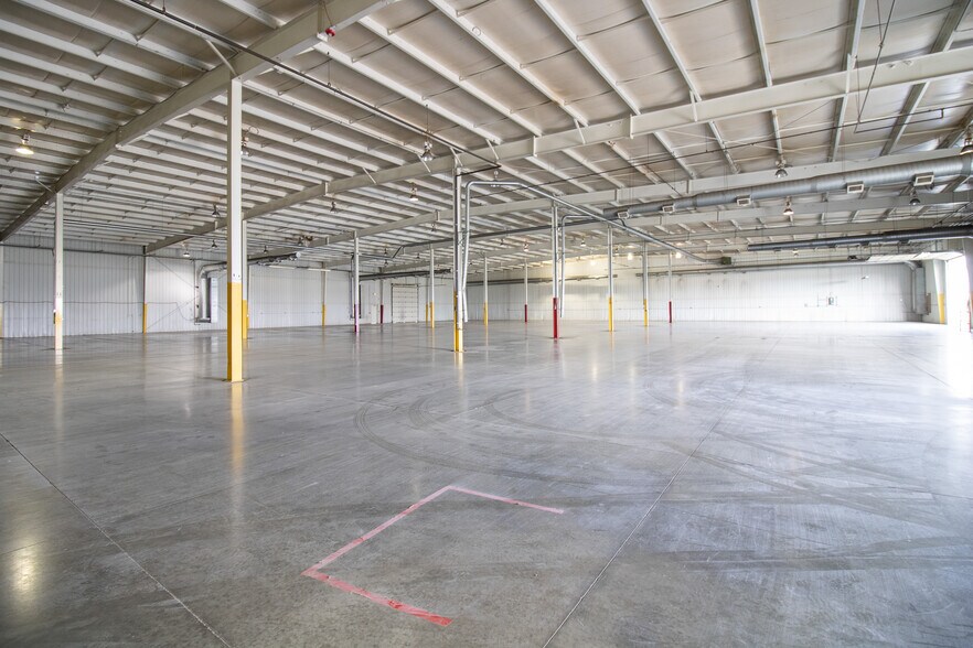 More Photos Of 946 S State Road 32, Union City Manufacturing For Lease