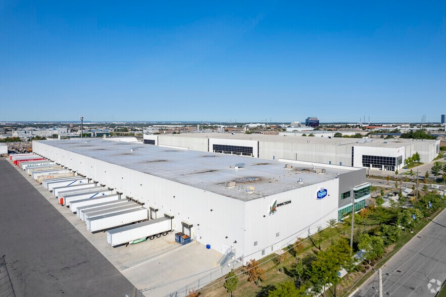 More Photos Of 40 Norelco Dr, Toronto Warehouse For Lease