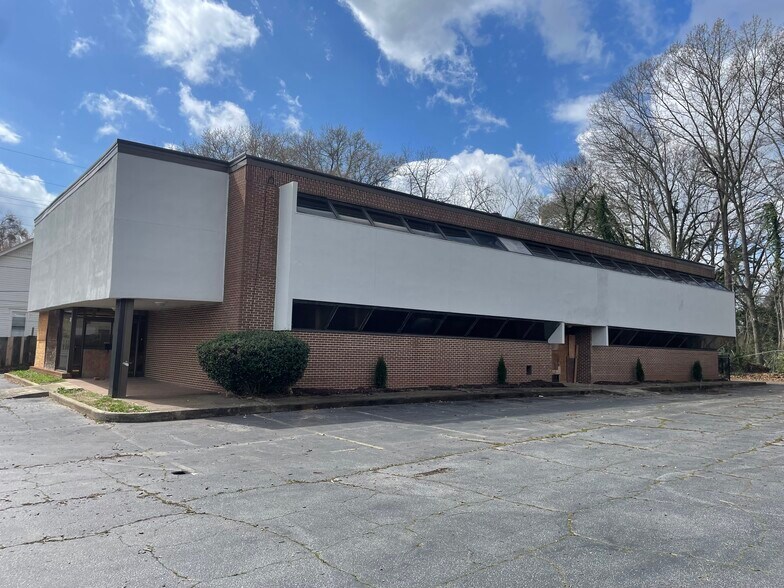 Primary Photo Of 2981 Church St, East Point Medical For Sale
