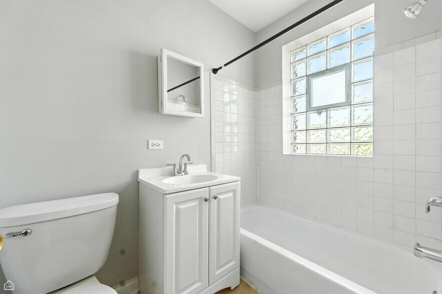 More Photos Of 7150 S Cornell Ave, Chicago Apartments For Sale