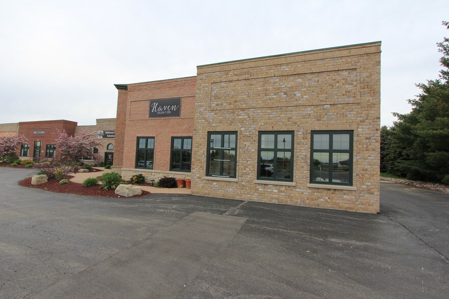 More Photos Of 1700 Sand Acres Dr, De Pere Storefront Retail Office For Lease