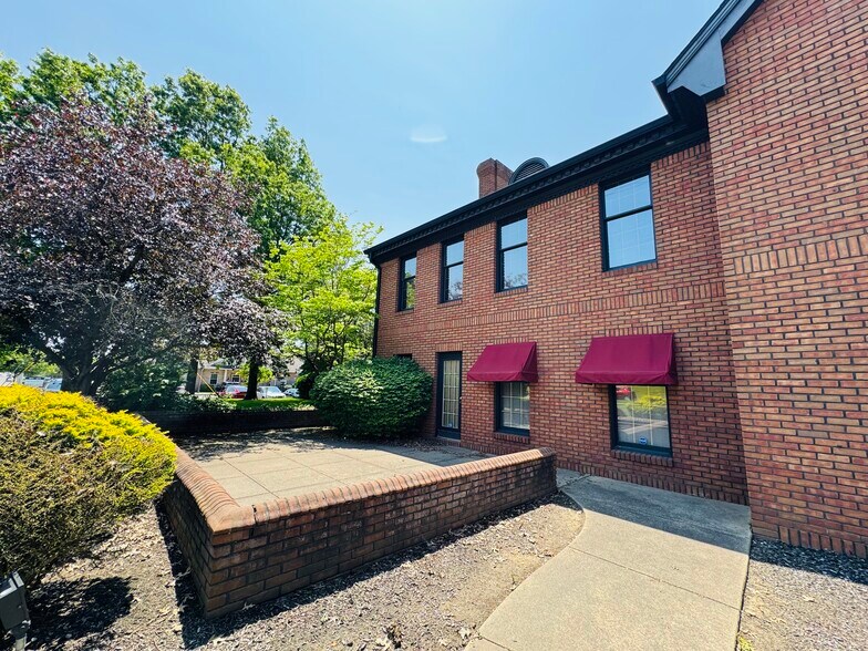 More Photos Of 4051 Whipple Ave NW, North Canton Coworking Space