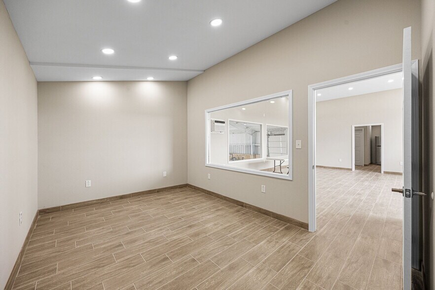 More Photos Of 15002 Bj Dusek Rd, Wallis Flex For Sale