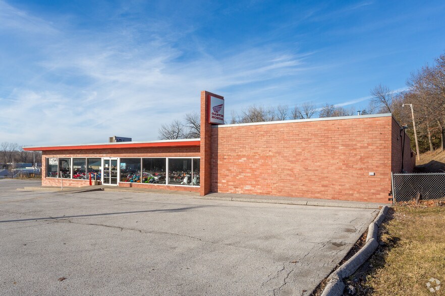 More Photos Of 1603 Euclid Ave, Des Moines Showroom For Sale