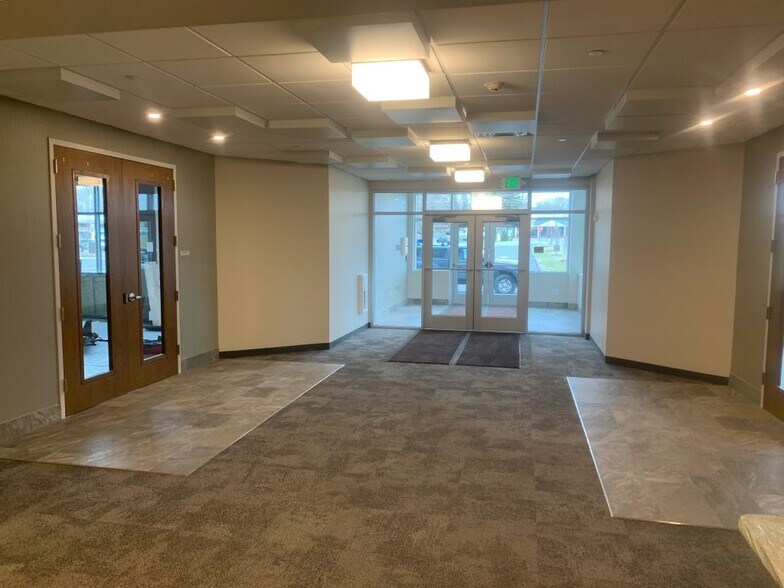 More Photos Of 1712 Route 9, Halfmoon Office For Lease
