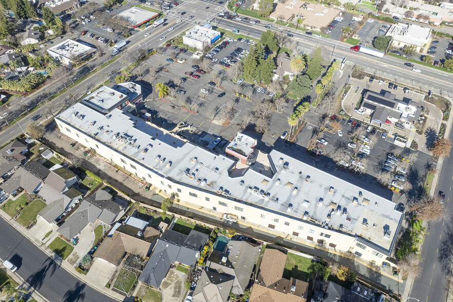 More Photos Of 1110 W Kettleman Ln, Lodi Unknown For Lease