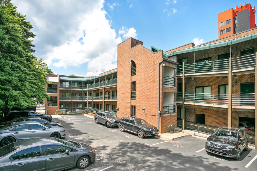 More Photos Of 7960-7990 Old Georgetown Rd, Bethesda Medical For Lease