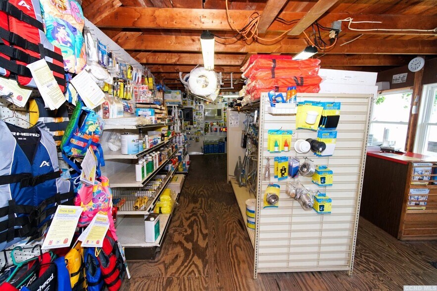 More Photos Of 103 Main St, Catskill Marina For Sale