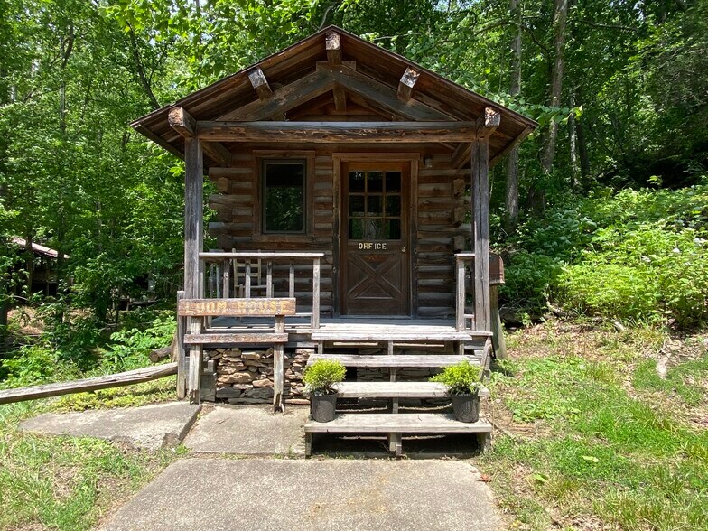 More Photos Of 15303 Midland Trl, Ansted Freestanding For Sale