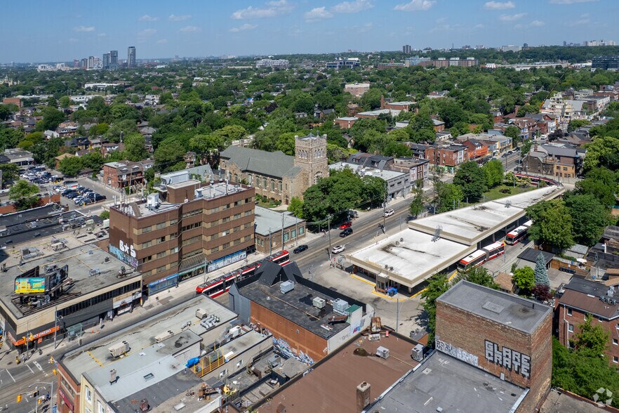 More Photos Of 844 Bathurst St, Toronto Medical For Lease