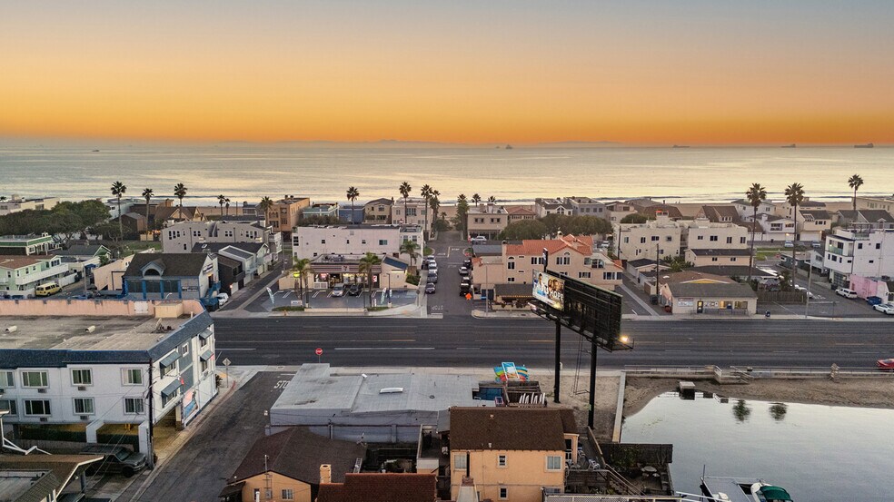 More Photos Of 16902 Pacific Coast Hwy, Huntington Beach Restaurant For Sale