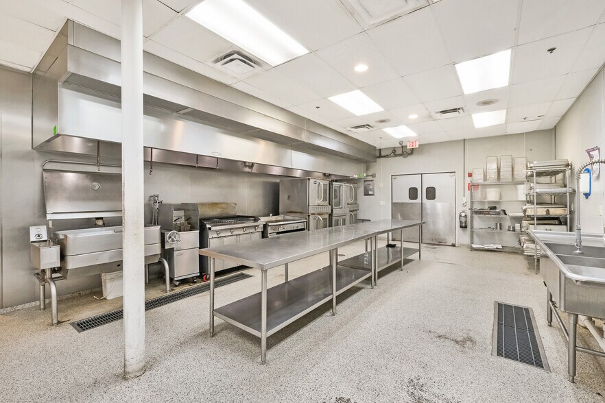 More Photos Of 4351 NE 12th Ter, Oakland Park Restaurant For Sale