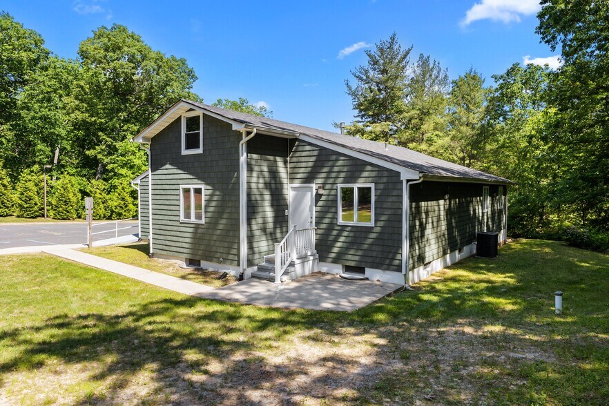 More Photos Of 352 Monmouth Rd, Millstone Township Office For Lease