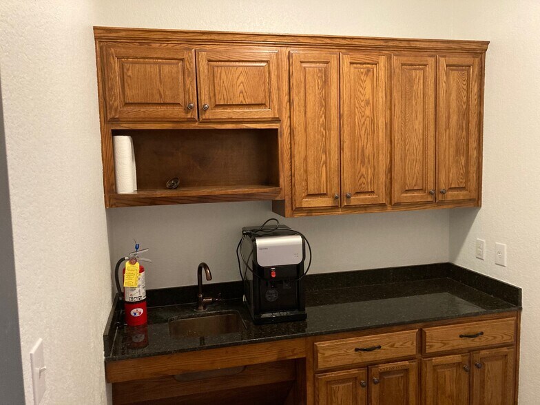 More Photos Of 2851 Joe Dimaggio Blvd, Round Rock Office For Sale