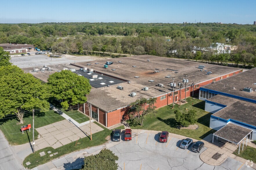 More Photos Of 2601 Bell Ave, Des Moines Warehouse For Sale