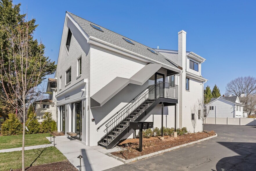 More Photos Of 31 Saint Roch Ave, Greenwich Office Residential For Lease