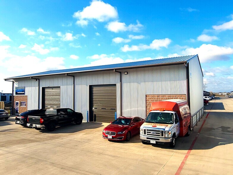 More Photos Of 13029 Harmon Rd, Fort Worth Unknown For Lease