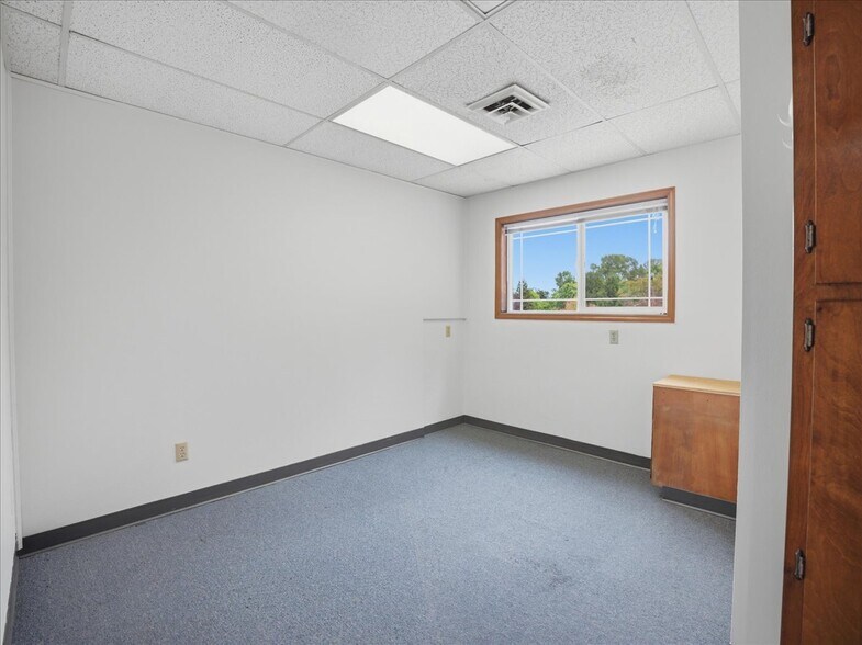More Photos Of 950-960 Uglow Ave SE, Dallas Medical For Sale