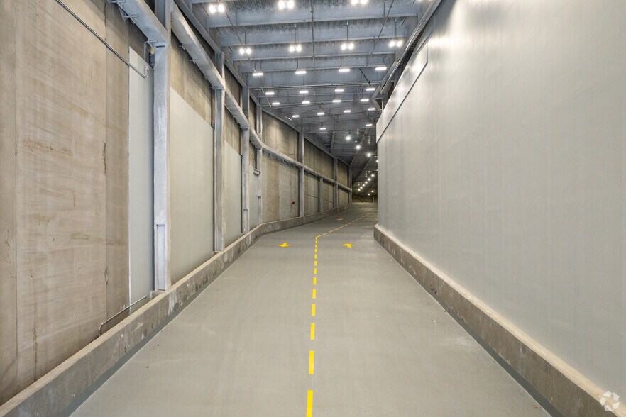 More Photos Of 28-10 Whitestone Expy, Flushing Warehouse For Lease