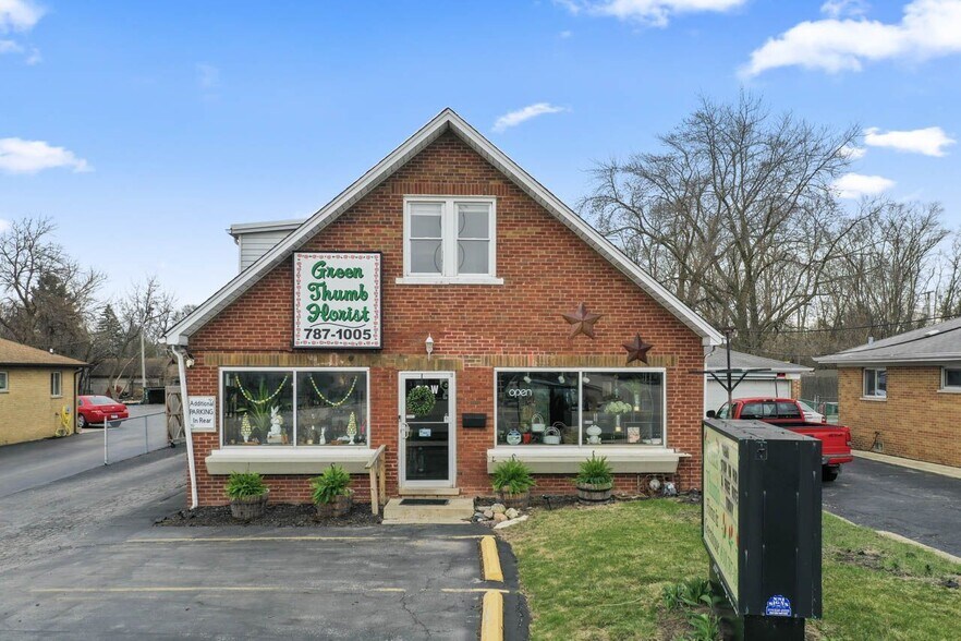 More Photos Of 310 W Irving Park Rd, Wood Dale General Retail For Sale