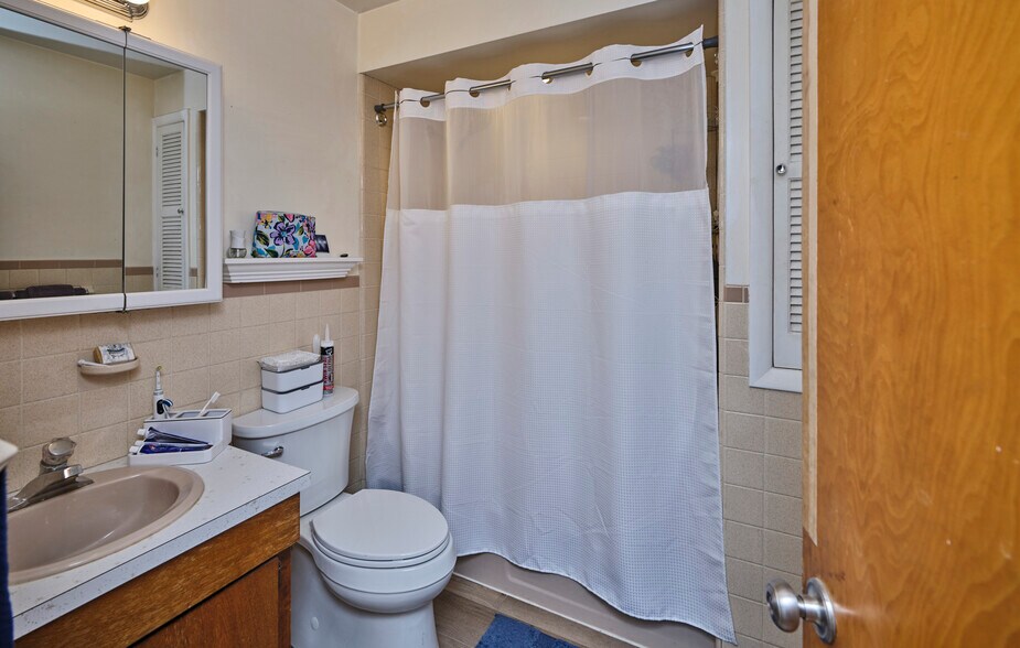 More Photos Of 47 Bridge St, Lambertville Restaurant For Sale