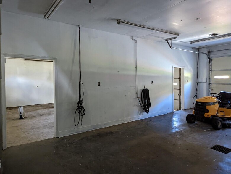 More Photos Of 211 Oakwood Ave, Troy Service For Lease