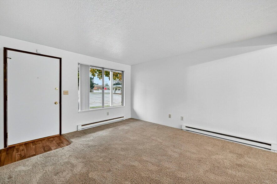 More Photos Of 17170 Beers Ave, Sandy Multifamily For Sale