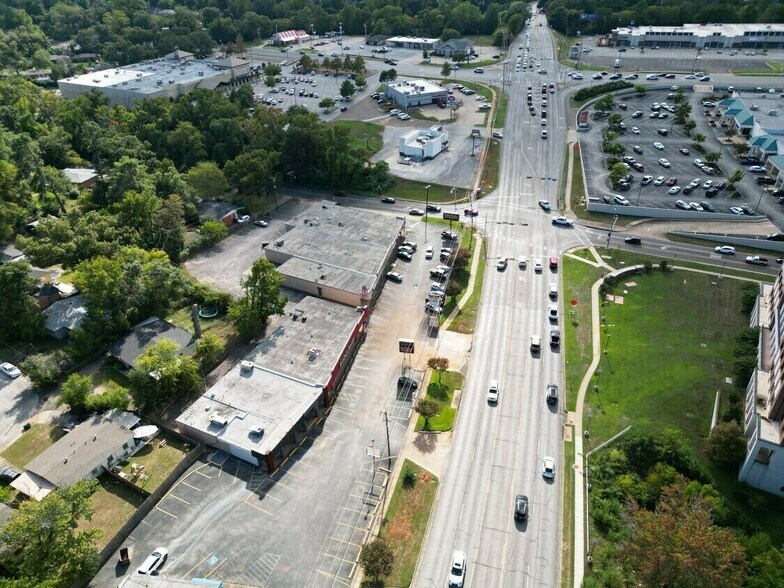 More Photos Of 1101-1201 E Fifth St, Tyler Unknown For Lease