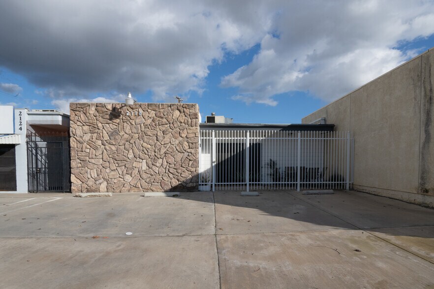 More Photos Of 2118 F St, Bakersfield Office For Sale