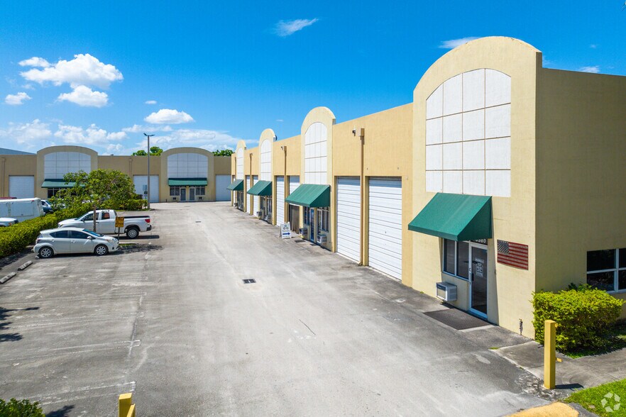 More Photos Of 1270 NW 165th St, Miami Office For Lease