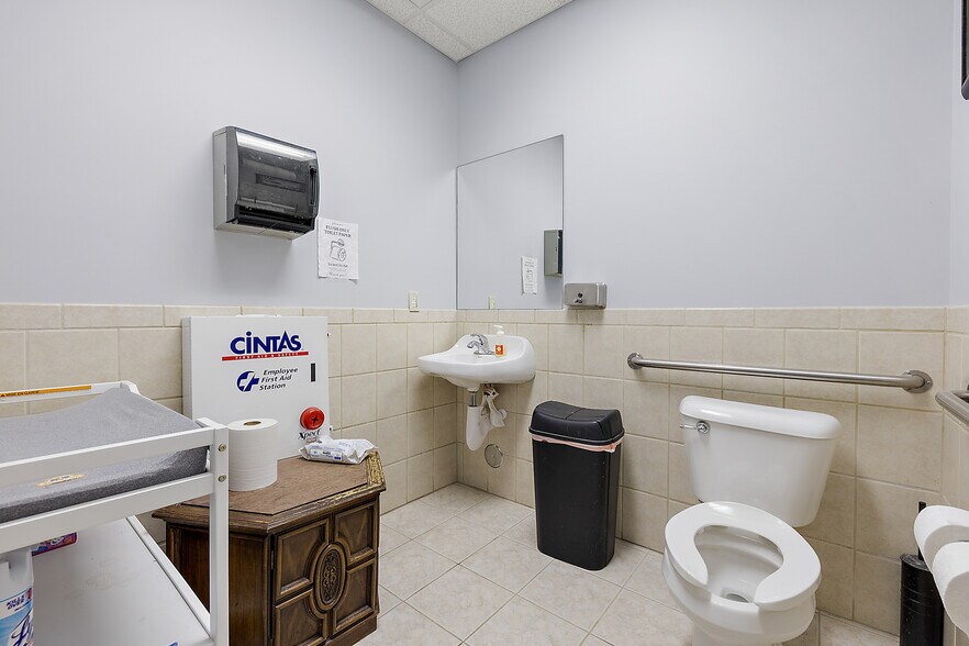 More Photos Of 42560 Van Dyke Ave, Sterling Heights Medical For Lease