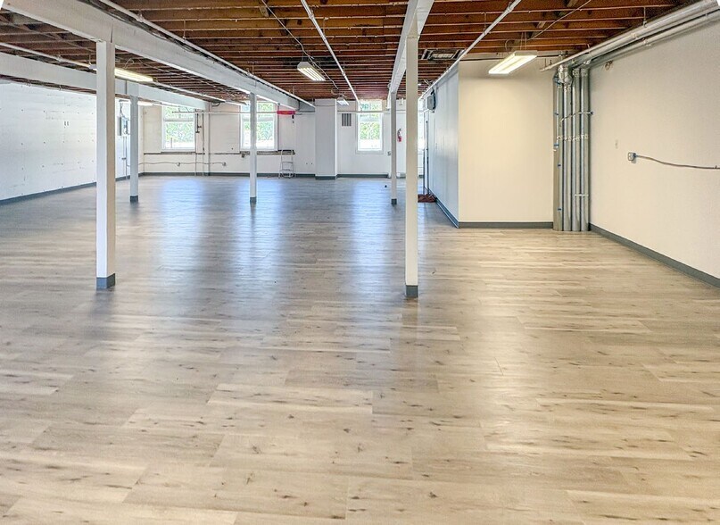 More Photos Of 4812-4834 N Interstate Ave, Portland Office For Lease