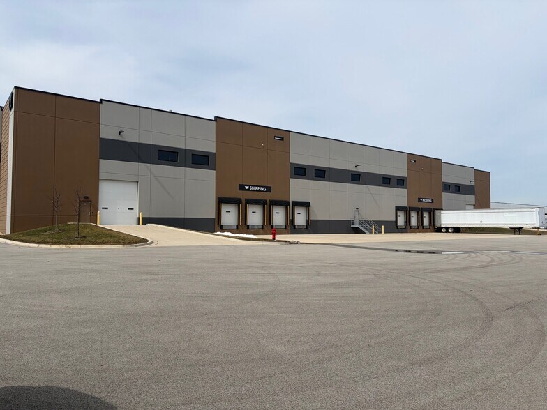 More Photos Of 1400 Rose Rd, Lake Zurich Manufacturing For Lease