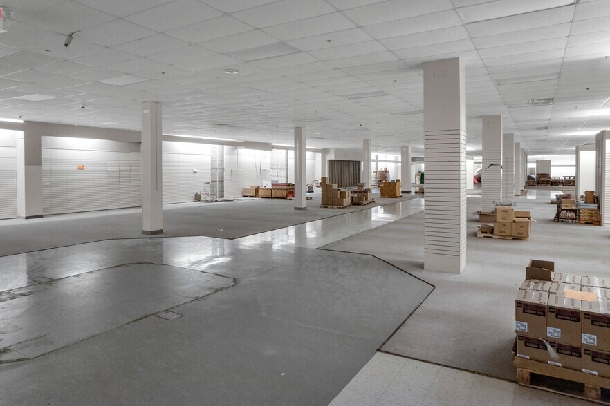 More Photos Of 1701 River Valley Cir S, Lancaster Department Store For Lease