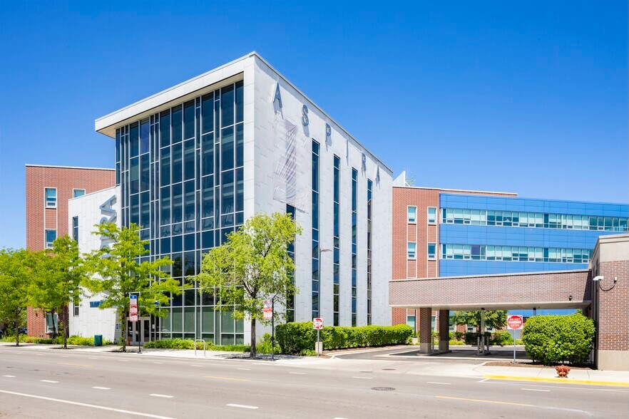 Primary Photo Of 2829 N Milwaukee Ave Ave, Chicago Schools For Sale