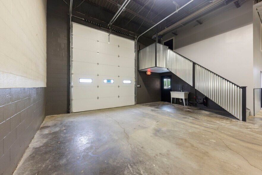 More Photos Of 103 Quarry Rd, Rochelle Warehouse For Sale