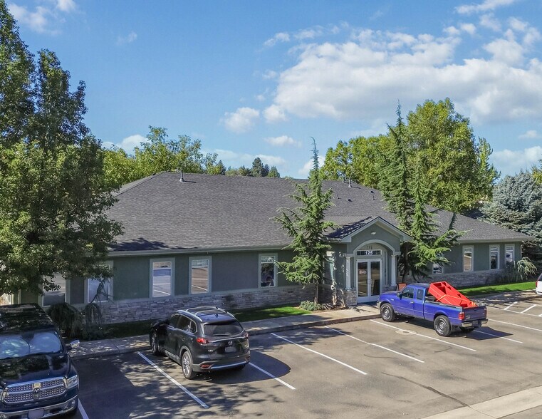 Primary Photo Of 125 E 50th St, Garden City Office For Sale