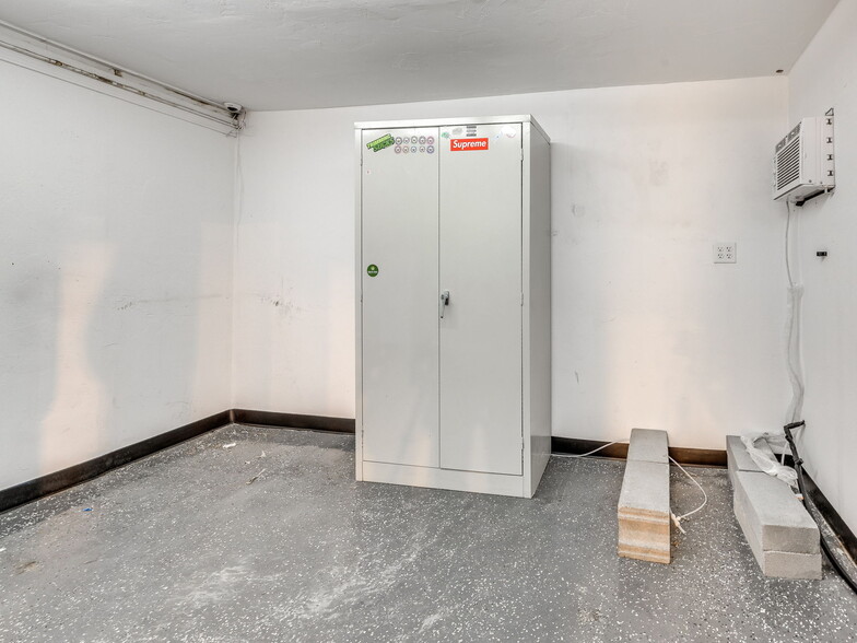 More Photos Of 212 W Main St, Shawnee Storefront Retail Office For Lease