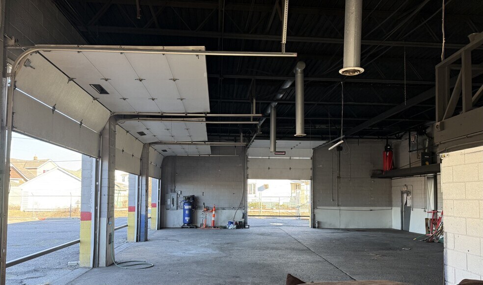 More Photos Of 17154-17196 Conant St, Hamtramck Warehouse For Sale