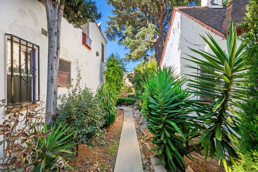 More Photos Of 2106 Valentine St, Los Angeles Apartments For Sale