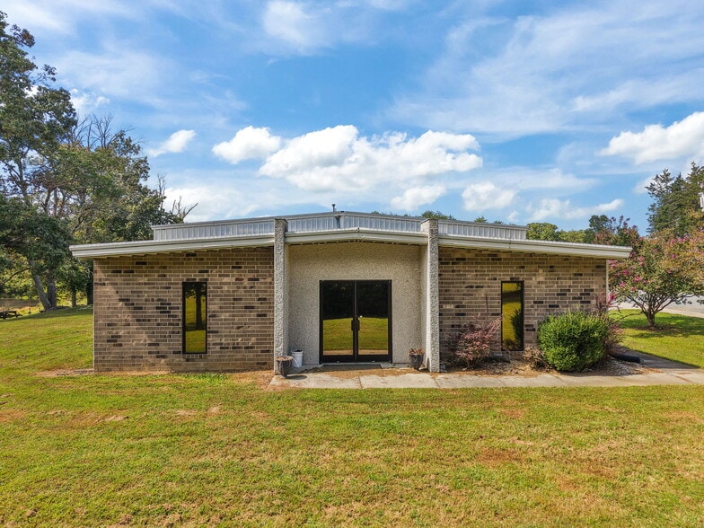 Primary Photo Of 2245 A Air Park Dr, Burlington Warehouse For Lease