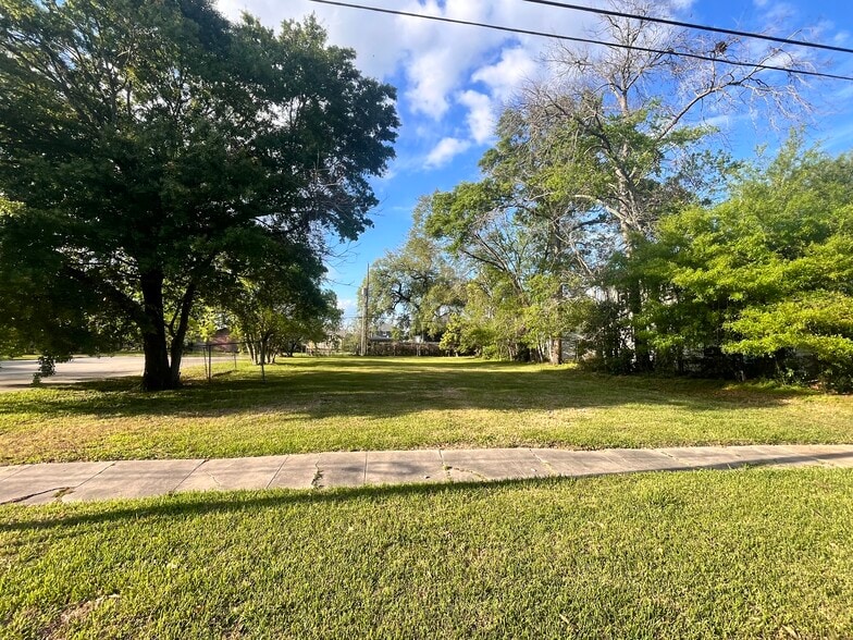 More Photos Of 2474 Broadway, Beaumont Medical For Sale