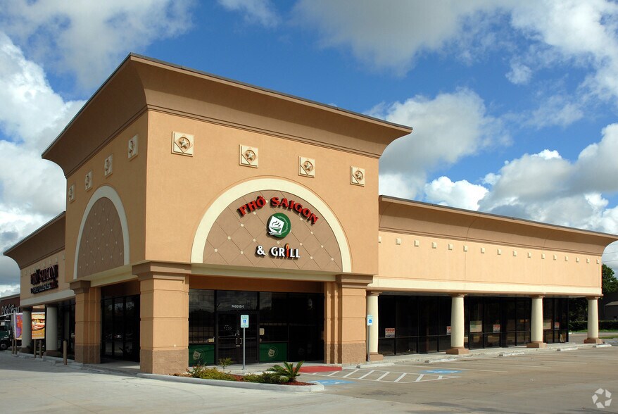 Primary Photo Of 7400 W Tidwell Rd, Houston Storefront Retail Office For Lease