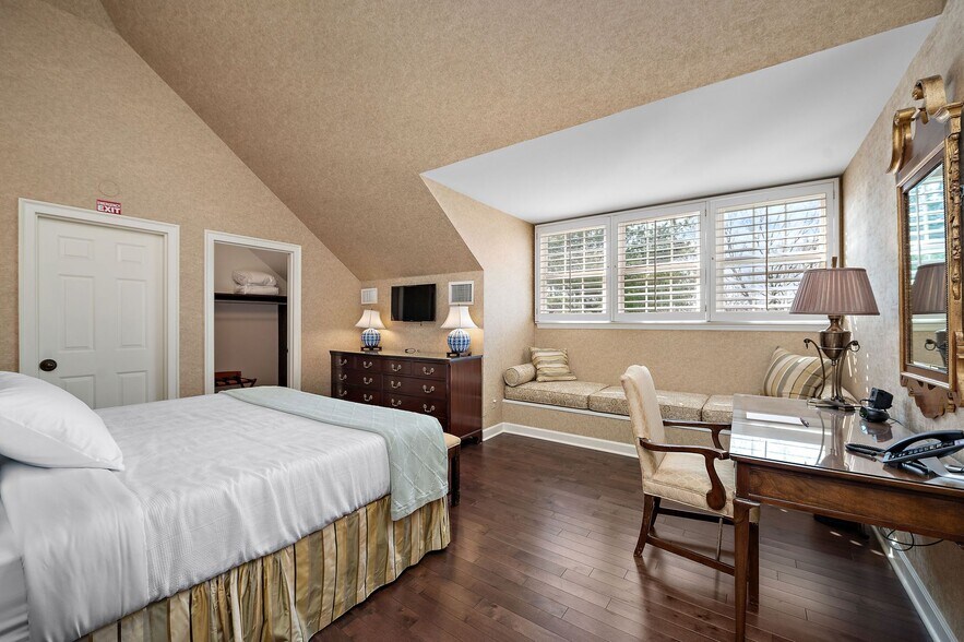 More Photos Of 1442 Coraopolis Heights Rd, Moon Township Hospitality For Sale