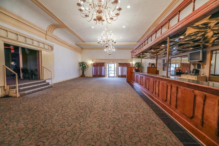More Photos Of 108 109 N 3rd st, Leesville Sports And Entertainment For Sale